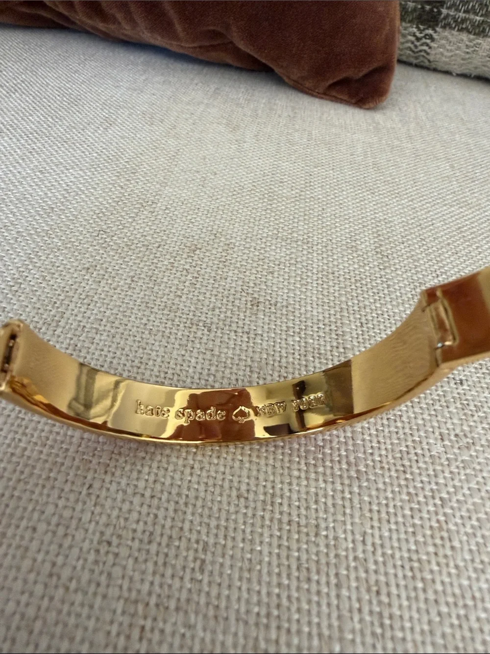 Kate Spade NWOT Gold Tone Pink Enamel Heart Hinged Bangle Bracelet - Picture 3 of 8